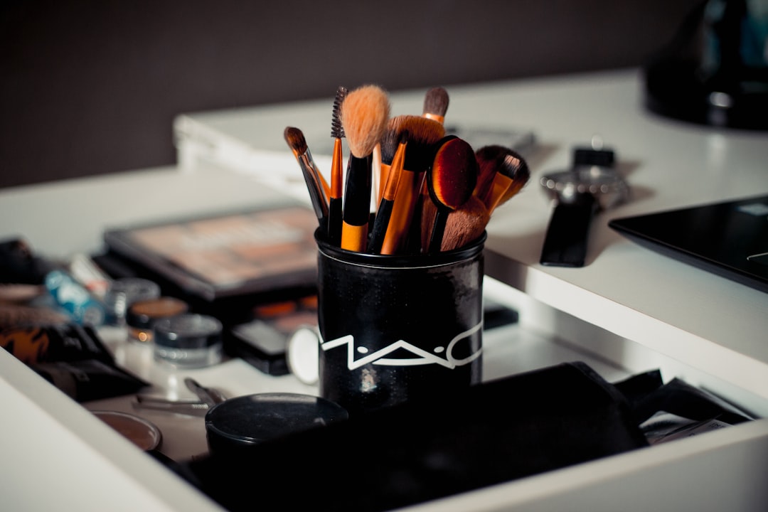 Cheek and contour brushes